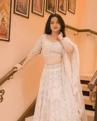 Escort Juinagar